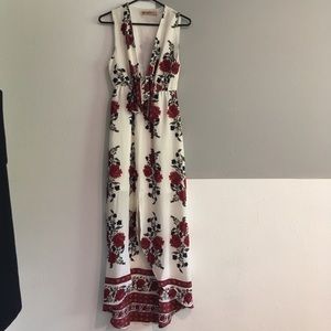 NWT maxi dress with elastic waist. Size M